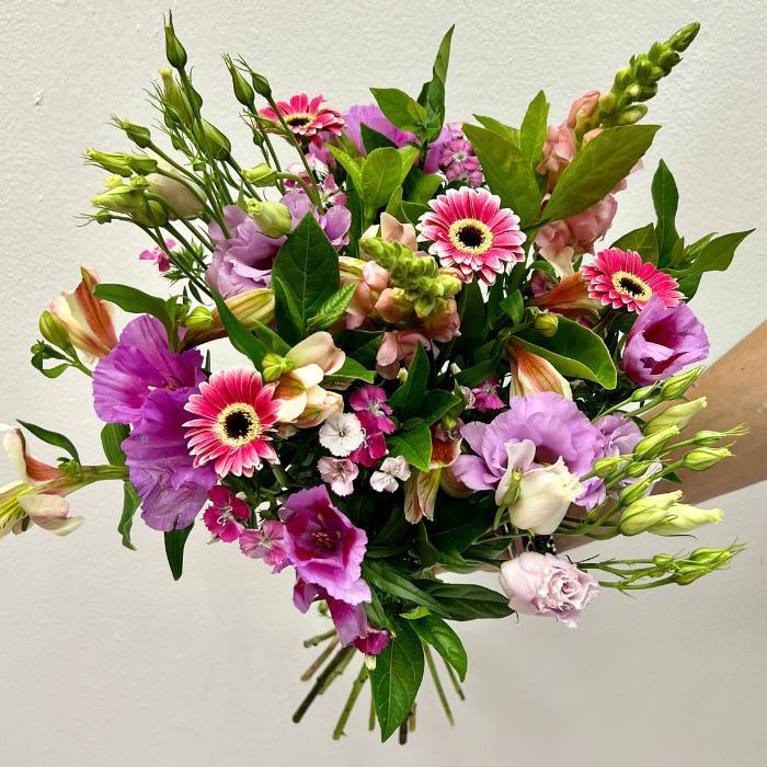 Hand-tied bouquet with a blend of lisianthis, snapdragons and daisies - Flower Guy
